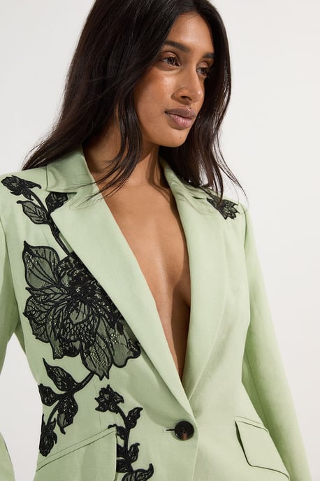 Viscose Linen Placed Floral Lace Embroideried Tailored Jacket - Image 1