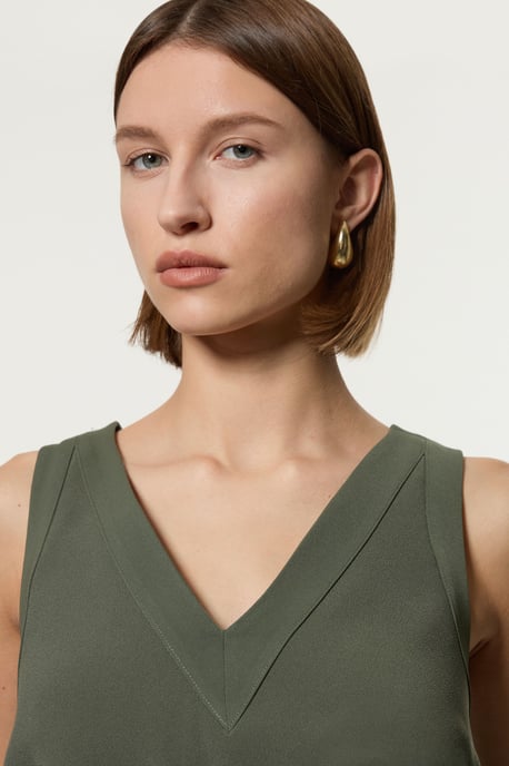 Tailored Crepe Essential Sleeveless Longline Top - Image 2