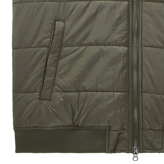 Men's Weekend Offender Saharun Lightweight Quilted Gilet in Green - Image 6