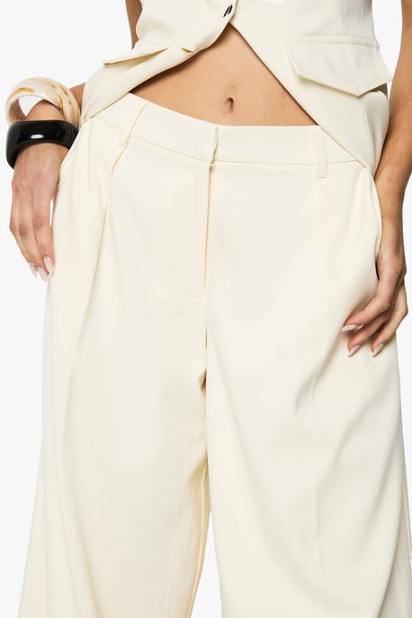 Pleated Extreme Wide Leg Tailored Trouser - Image 4
