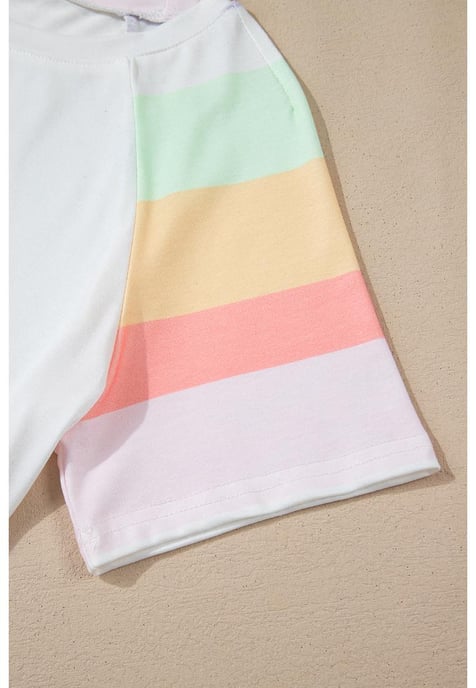 Witte Regenboog Gestreepte T-shirt en Shorts Set - Image 3
