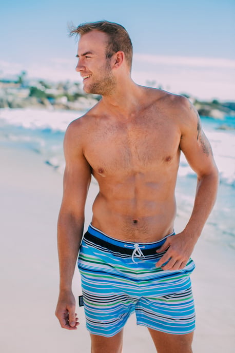 Badshorts för män med blå mönsterränder - Image 3