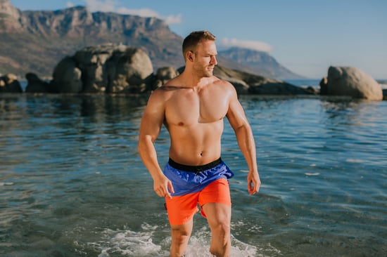 Badshorts för Män med Gula Mönsterränder - Image 4