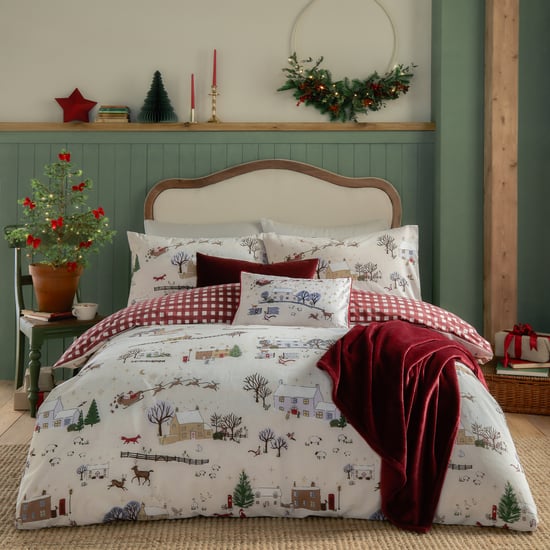 Furn Cotswolds Christmas Printed Reversible Duvet Set - Image 1