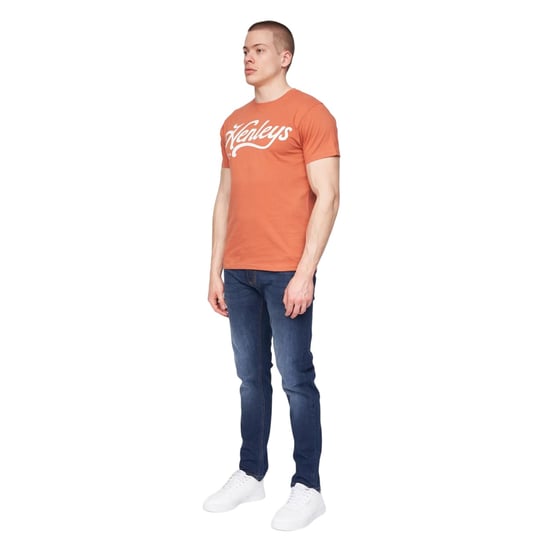 Henleys Heren Scripthen Logo T-Shirt (Baksteen Rood) - Image 3