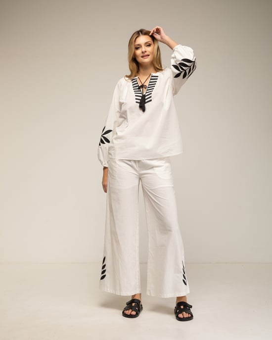 Set van broek en top met borduursel op de mouwen - Image 4