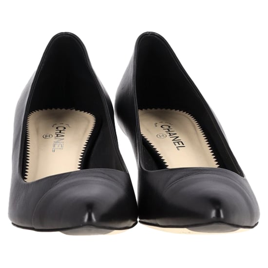 Chanel Cap Toe Pearl Detail CC Logo Pumps in Black Leather - Image 2