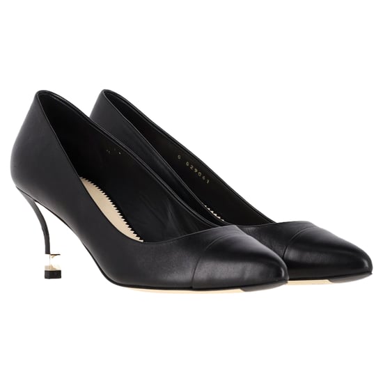Chanel Cap Toe Pearl Detail CC Logo Pumps in Black Leather - Image 4