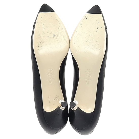 Chanel Cap Toe Pearl Detail CC Logo Pumps in Black Leather - Image 6
