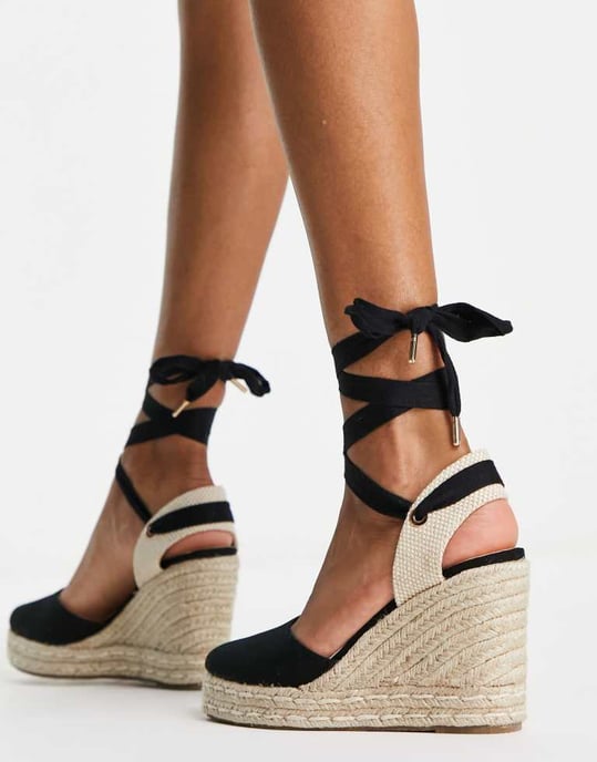 schuh Venus closed toe wedge espadrilles in black - Image 2