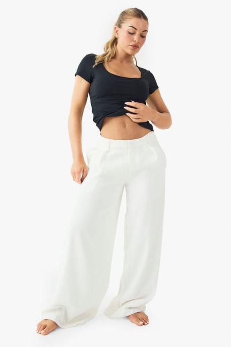 Buttery Soft Built in Padded Sweetheart Neck Cap Sleeve Top - Image 3