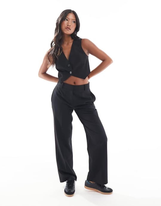 ASOS DESIGN Petite cropped tailored waistcoat in black - Image 2