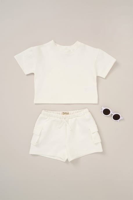 T-Shirt, Shorts and Sunglasses Outfit Set - Image 1