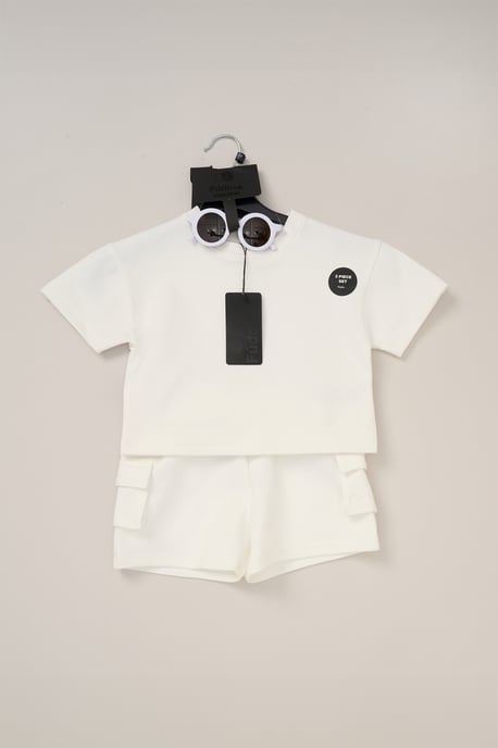 T-Shirt, Shorts and Sunglasses Outfit Set - Image 2