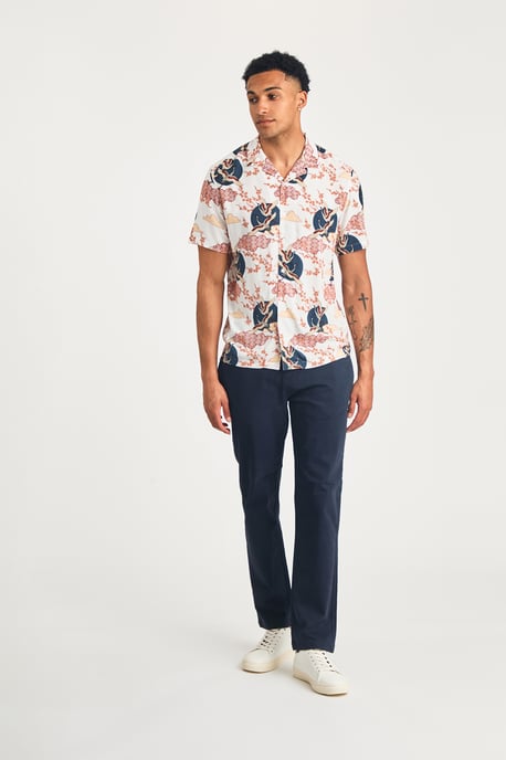 White Resort Style Printed Short Sleeve Shirt - Image 4