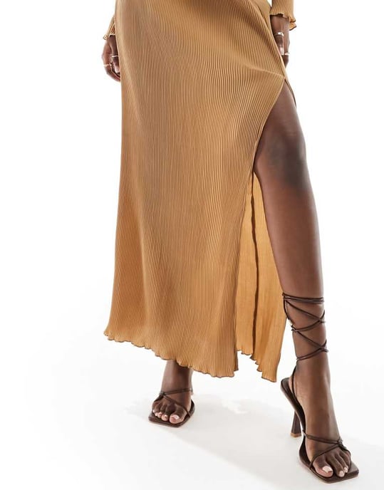 In The Style plisse maxi skirt co-ord in coffee-Brown - Image 4