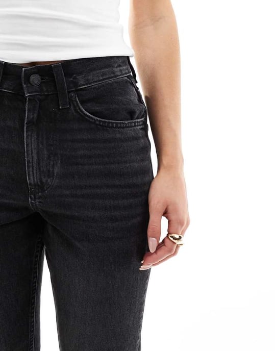 ASOS DESIGN Petite mid rise straight jeans in black - Image 4