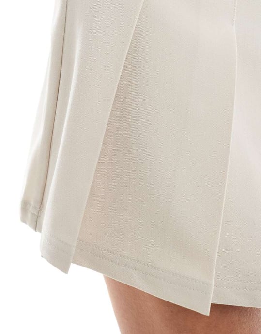 Urban Revivo pleated mini kilt skirt in camel - Image 3