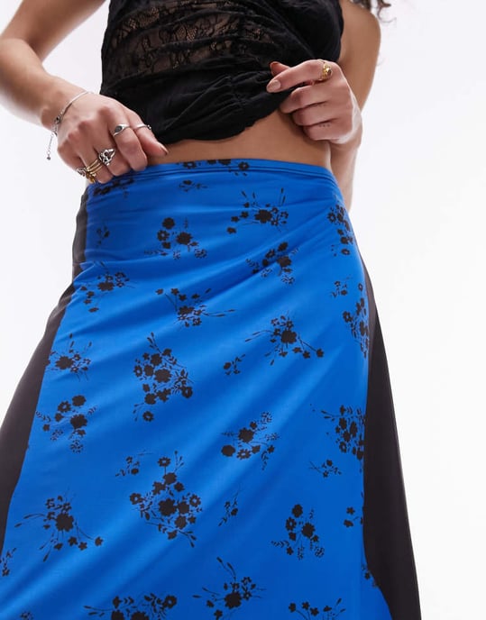 Topshop Tall satin maxi skirt in mono geo print - Image 3