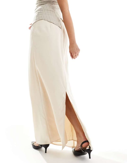 NA-KD x Laura Jane Stone maxi skirt with front pockets and back split detail in beige-Neutral - Image 4