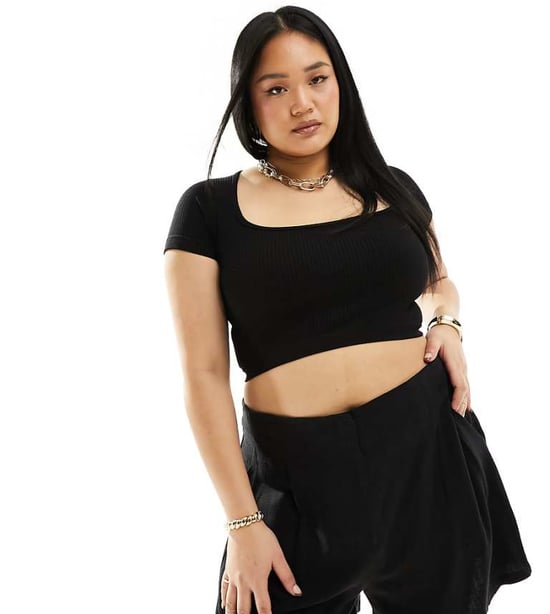 ASOS DESIGN Curve seamed high waist shorts with linen in black - Image 1