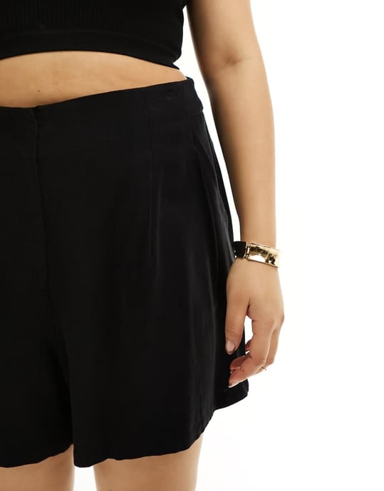 ASOS DESIGN Curve seamed high waist shorts with linen in black - Image 4
