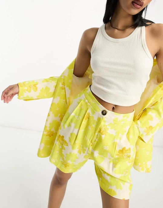 ASOS DESIGN oversized floral printed mom suit short with linen in yellow - Image 2