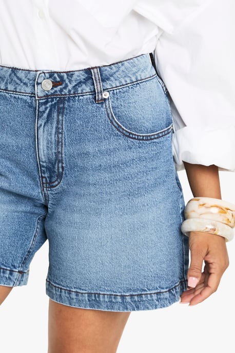 Petite Denim Boyfriend Short - Image 4