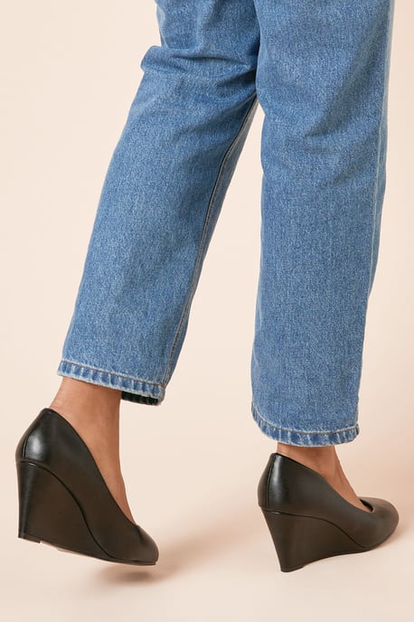 Duke Wedge Court Shoes - Image 4