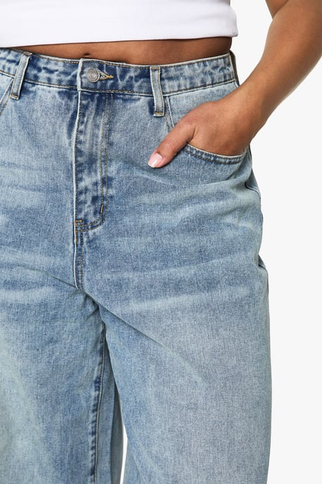 Plus Fray Hem Detail Straight Leg Jean - Image 4