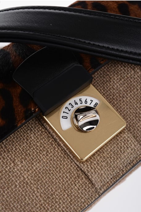 Tvåfärgad axelväska med djurdetaljer i beige - Image 2