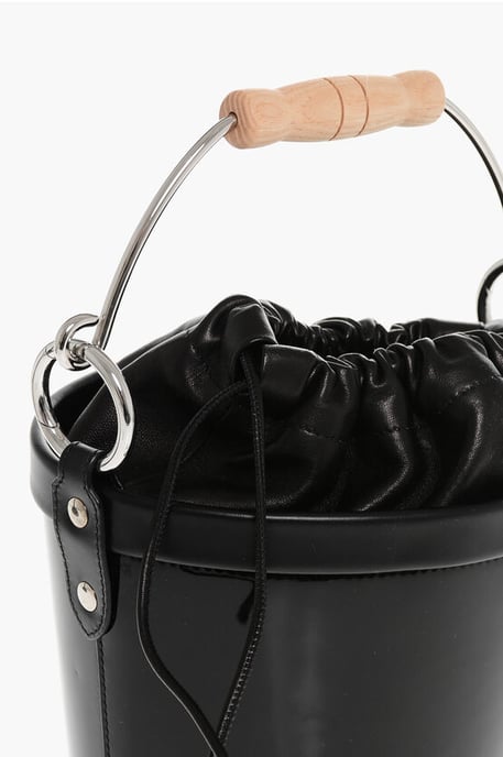 Bucketväska i lackerat läder med trähandtag i svart - Image 3