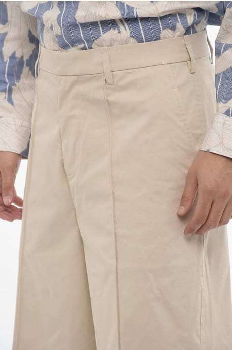 Enfärgad rak passform Bermuda i beige - Image 2