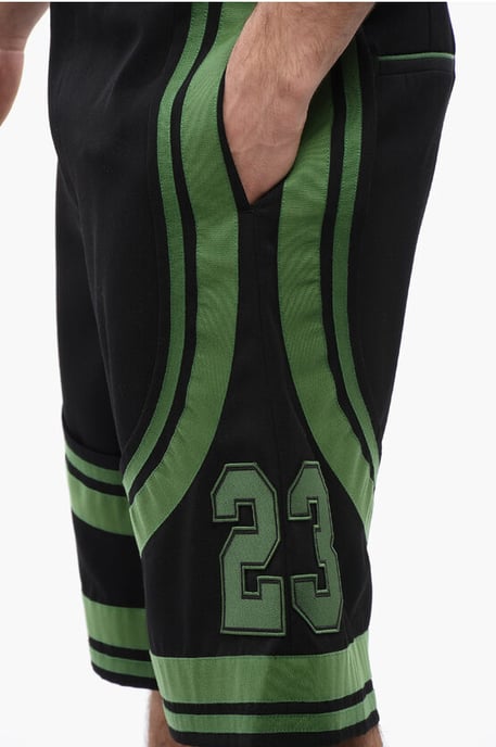 Lappade VARSITY-shorts med tejpade detaljer i svart - Image 3