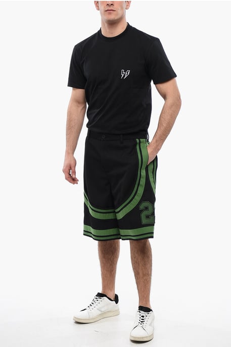 Lappade VARSITY-shorts med tejpade detaljer i svart - Image 4