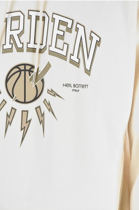 JAMES HARDEN x NEIL BARRETT – Easy Fit-huvtröja med tryck i beige - Image 3