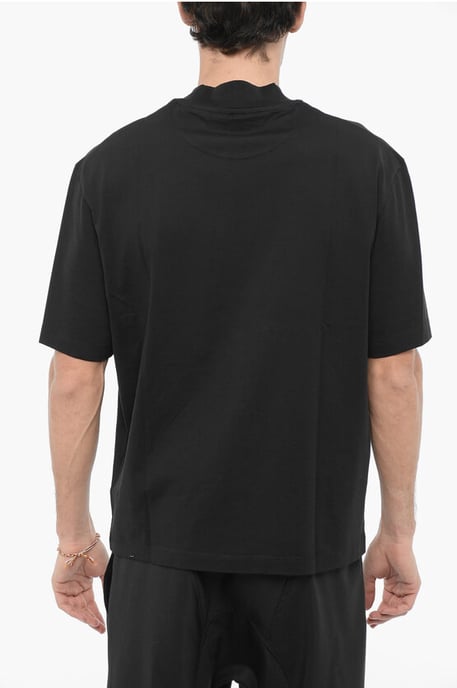 Svart t-shirt med smal passform och rund halsringning och nitar - Image 2