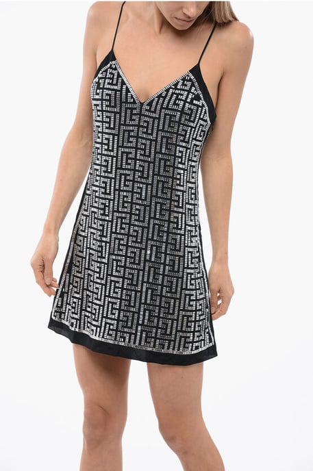 Ärmlös klänning med monogram-strass - Image 4