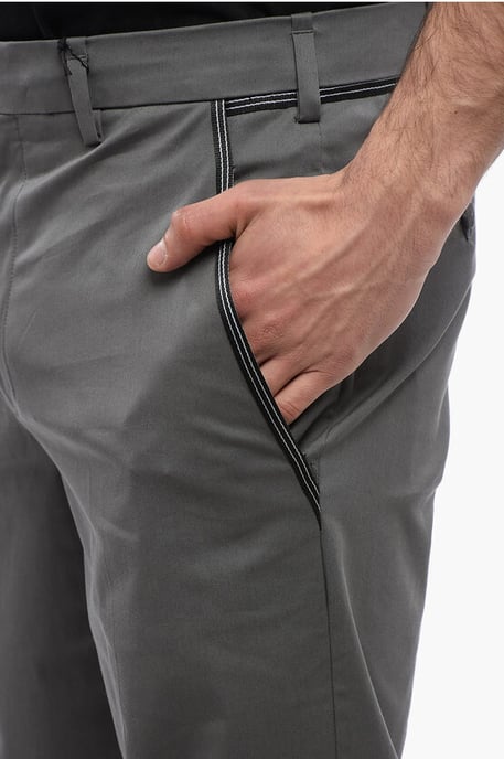 Chinos i bomullsblandning med elastiska muddar i grått - Image 3