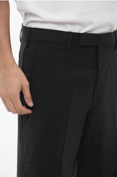 Effen kleur slim fit chino broek met verstelbare enkel in zwart - Image 3