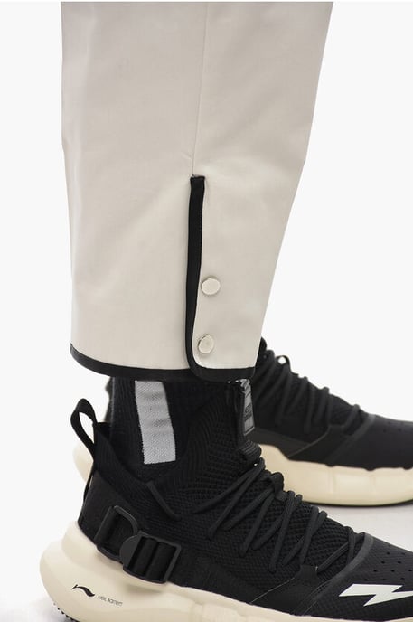 Slim Fit TOM-broek van katoenen keperstof met contrasterende tailleband in wit - Image 3