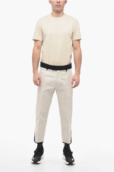 Slim Fit TOM-broek van katoenen keperstof met contrasterende tailleband in wit - Image 4