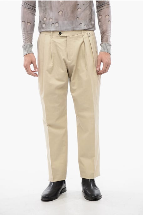 Plisserade LEXNDER-byxor med nitdetaljer i beige - Image 1