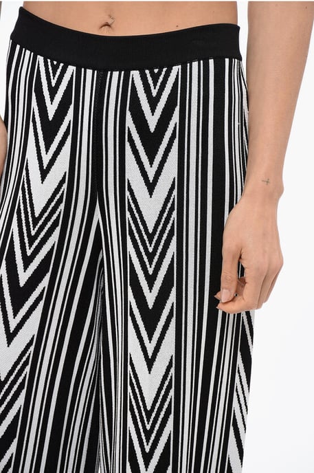 Wide-Fit Pants With Geometric Pattern in Black & White - Image 3