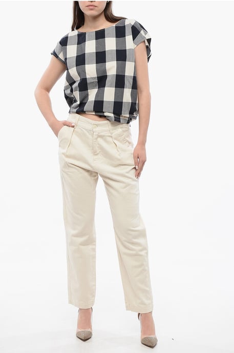 Single-pleated Mom Fit Denims with Belt Loops 14cm in White - Image 4