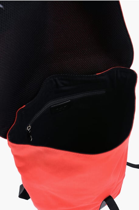 Tvåfärgad CITY FLAP nylonryggsäck i Nero, Rosso - Image 4