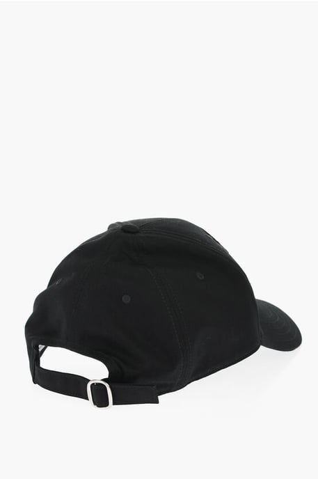 Enfärgad keps med präglade detaljer i svart - Image 3