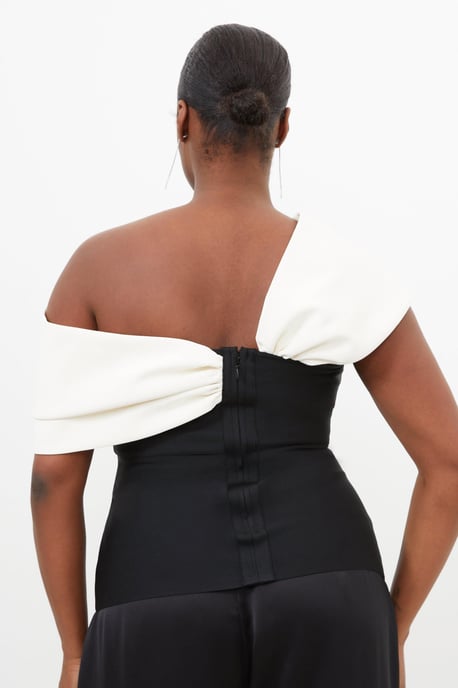 Plus Size Figure Form Bandage Knit Asymmetric Strap Top - Image 5