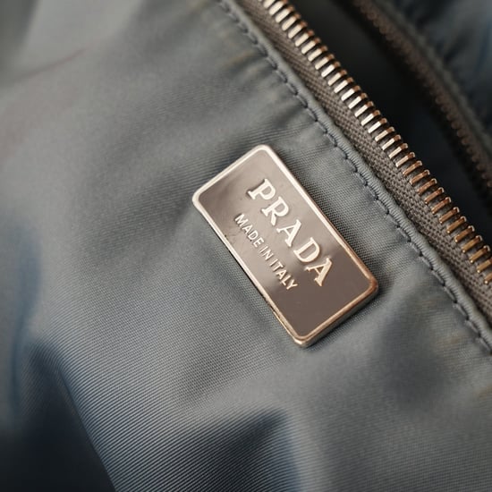 Prada Re-Nylon Zwart en Blauw Geklinknageld Tote Bag - '20s - Image 5