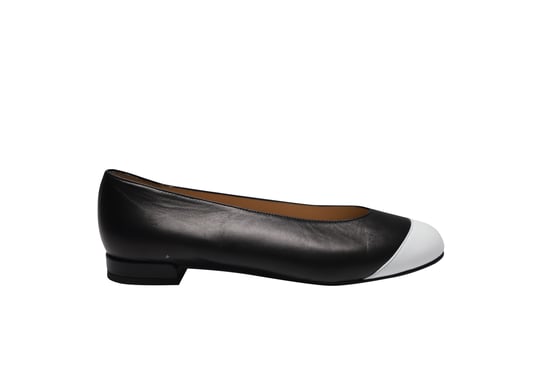 Stuart Weitzman Ballet Flats in Black Leather - Image 5